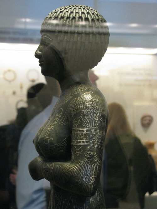 Statue of the princess - priestess Takushit. end of 25th Dynasty, approximately 670 BC.