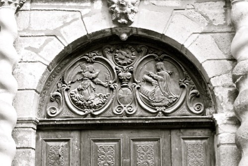 Tympan, porte latérale, cathédrale du Le Puy-en-Velay, France, 2005.