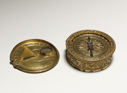 historyarchaeologyartefacts - Drum watch with sundial made by...