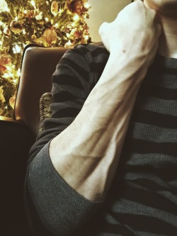 the-times-like-these:  I like my forearms.