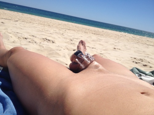 guodor: Chastity and beach really go well together!