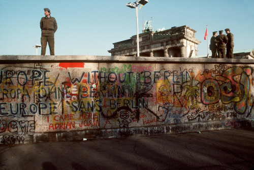 soldiers-of-war:GERMANY. November 1989. Fall of the Berlin Wall. West German soldiers atop the Wall 