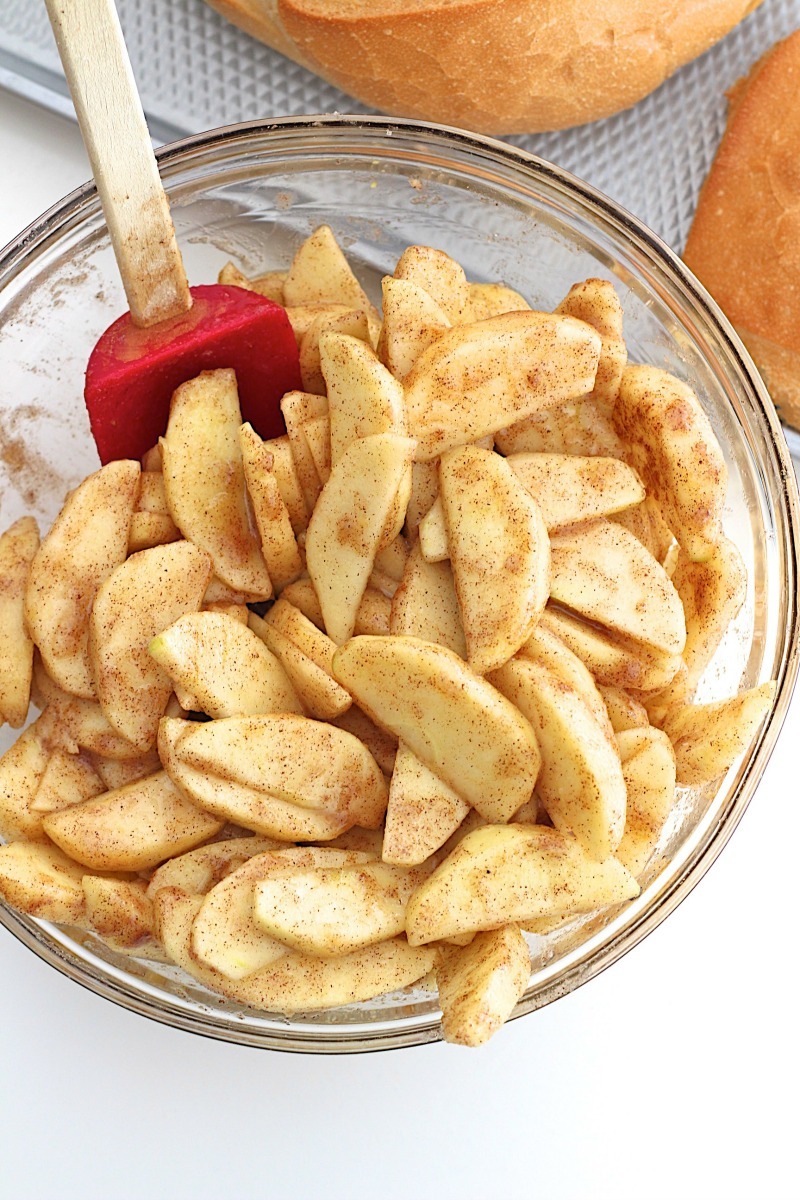 foodffs:  Apple Pie in a Bread Bowl Really nice recipes. Every hour. Show me what