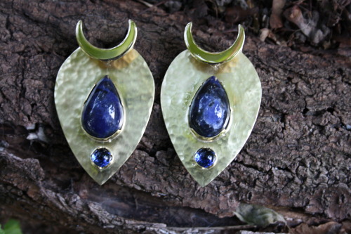 modificationnotmutilation:  theizmiz:  WEIGHTS WEIGHTS WEIGHTS! I just finished these lovelies! All handmade by yours truly! The body and the spreaders are hand cut and formed from 2mm brass sheet, the settings are 0,5mm, 2 handcarved dropshaped sodalite