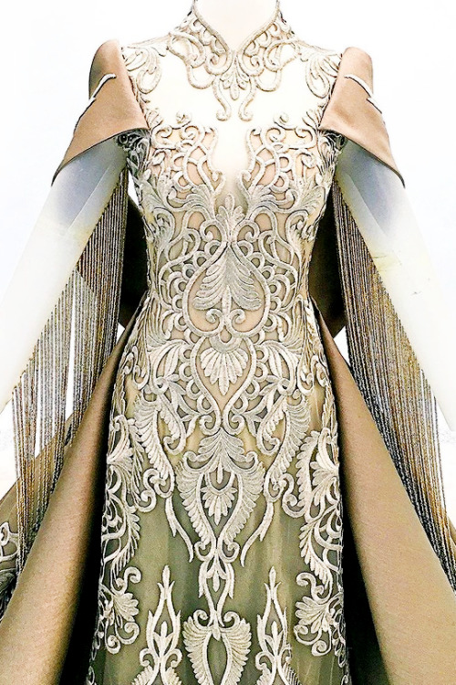 fashion-runways:MAK TUMANG Micci Moroccan Themed Wedding dressif you want to support this blog consi