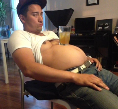 blogartus:  blogartus:       Bellyboy shows off his stomach shelf but casts a baleful eye toward his photographer.