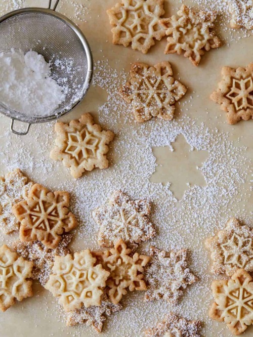 pinterestfoodie1992:gingerbread spiced snowflake sugar cookies