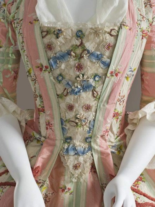 hoopskirtsociety:Womens dress and petticoat Detail. c.1775