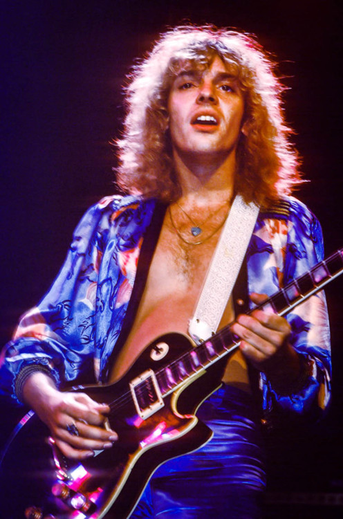 soundsof71: Peter Frampton, 1977 by Lynn Goldsmith, my edit of original via rockandrollphotogallery