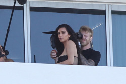 kuwkimye:  Kim filming in Miami, Florida