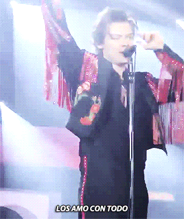 thestylesgifs: Kiwi @ Mexico City