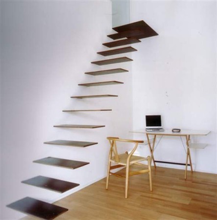 victoryshallbeminehahahaha:  i warned you about stairs bro 