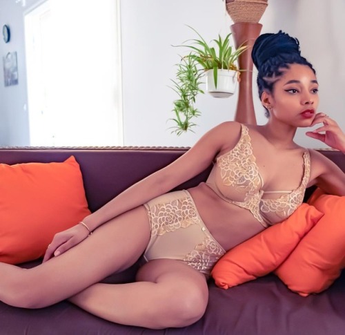 I just posted a review of this amazing @avocadolingerie Silk Gardenia set! « I tried to t