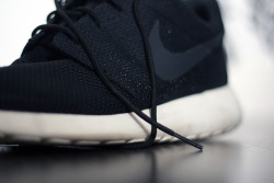 kicks-kicks:  Nike Roshe Run