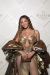 Porn Pics cosmicanger:Beyoncé attends the opening