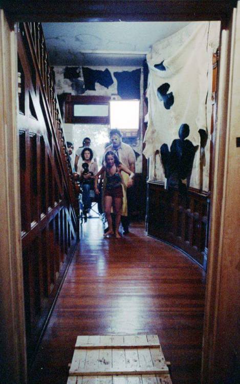 autumnsredglaze:Behind the scenes, on The Texas Chainsaw Massacre.