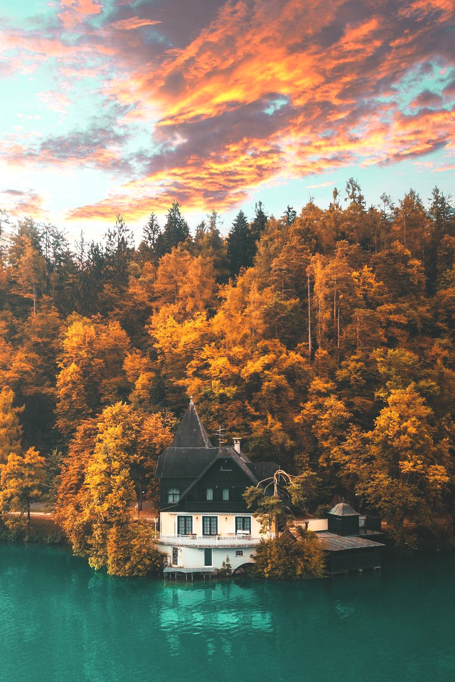 lsleofskye:  Lake Bled | yantasticLocation: Bled, Slovenia