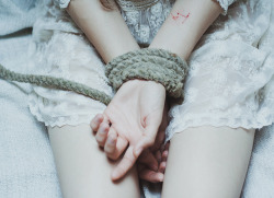 darkangelsbride:  Photo by Laura Makabresku