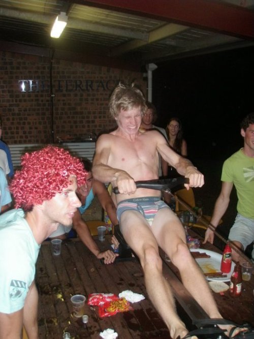 olderbromakesmehot: realundiemen: Aussie boys in their undies….. Fuck yeah!