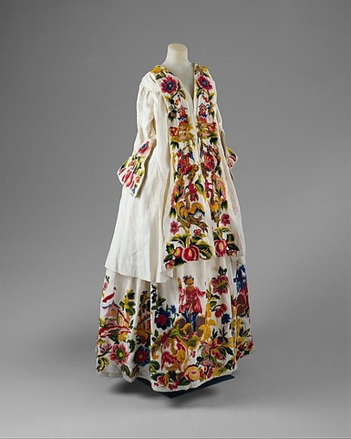 Linen dress, Italian, 1725-1740