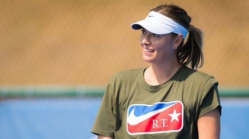 alwayswithsharapova:Maria Sharapova during her Sunday practice session at the Shenzhen Open WTA.