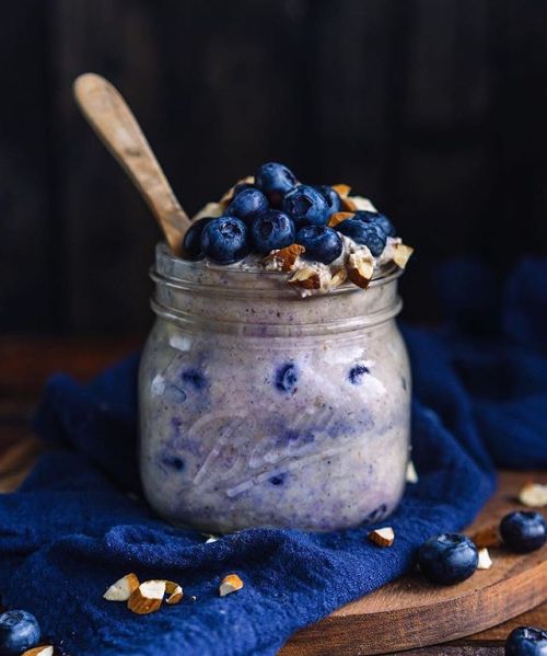 avidofood:Gooood morning I‘m in love with overnight oats It’s just perfect when you are too busy to 