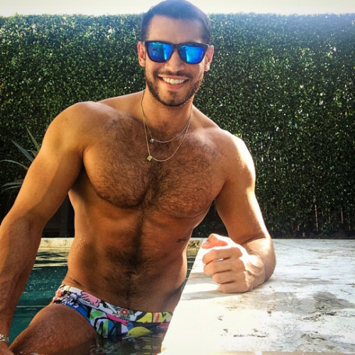 furrypty:  http://furrypty.tumblr.com/ – a blog to indulge your senses with the beauty of male shapes.