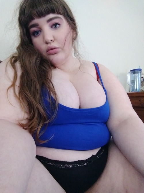 mememeandreammachine: bbwmarzipan: I am literal marzipan. Take a bite.