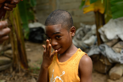 addressunknownn:  gin-gerosa:  latenitelevision:  proteinpills:  ghanailoveyou:  hatteaizgoneuhh:  Resident Barber Nimo gave his nephew a fresh cut this week.  I always find it interesting to watch.  Cape Coast, Ghana  Shit clean as fuck  proper like