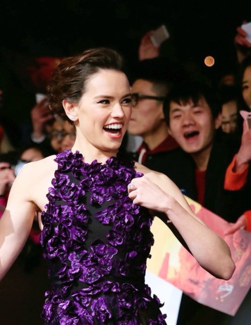 daisyridleyofficial:  Daisy at The Force Awakens premiere in Shanghai (December 27)
