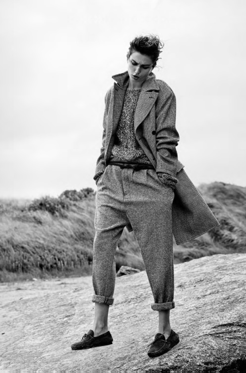 amy-ambrosio:  Andreea Diaconu in “Vent Du Nord” by Gregory Harris for Vogue Paris, October 2014. 