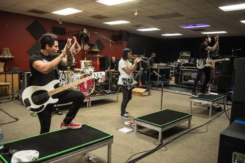 ptvjaimepreciado:“Clap your hands everybody, everybody clap your hands” …………………………………………2 MORE DAYS!