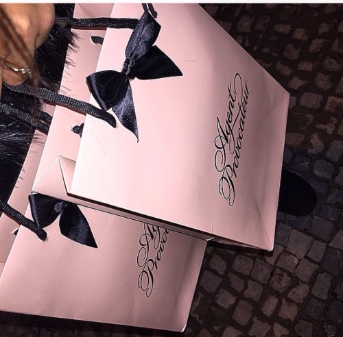 missglamourbunny:    love Christmas…… pink bags get me excited, not that they are for 