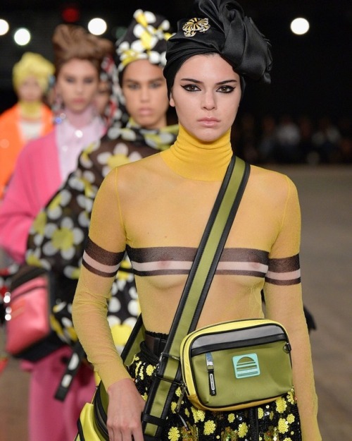 kendalljupdates: Marieclairemag: “@marcjacobs’ #NYFW show had it all: Kendall, Kaia, str