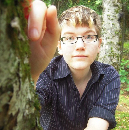 dressedupsoul:  avenoiric:  dressedupsoul:  Who’s this loser?! (pre-T, high school