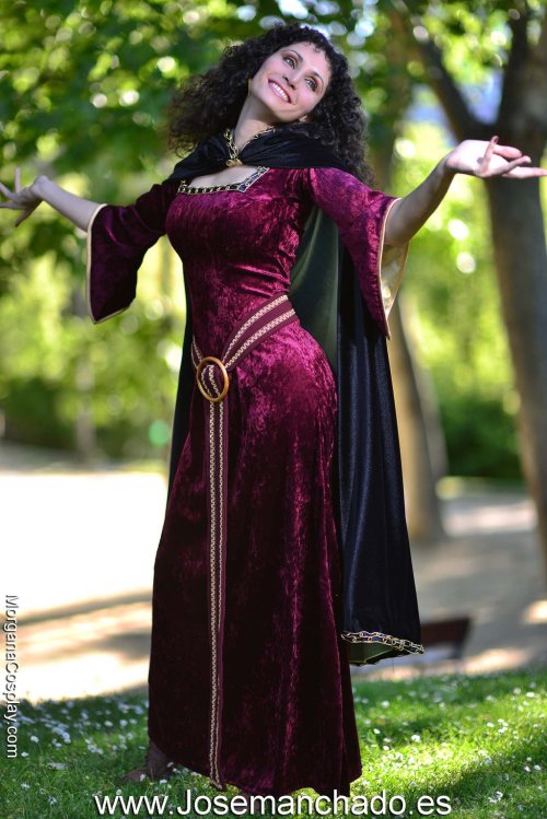 the-disney-elite:  Mother Gothel cosplay by Morganita86 