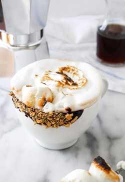 fullcravings:  Toasted Marshmallow Latte