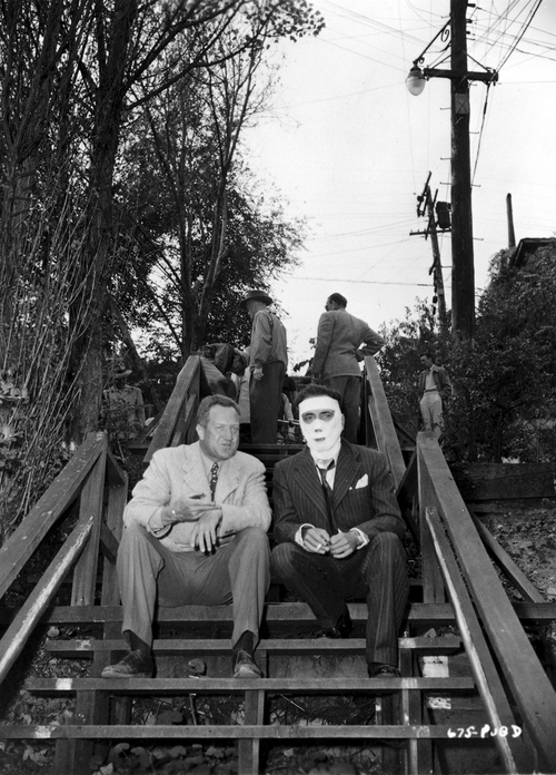 Delmer Daves and Humphrey Bogart on set of Dark Passage &lt;3