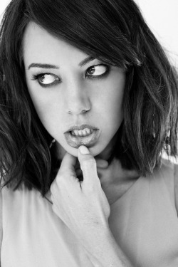 midnightcelebs:  Aubrey Plaza