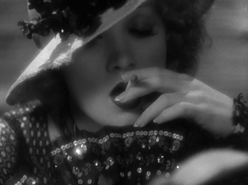 sesiondemadrugada:Blonde Venus (Josef von Sternberg, 1932).