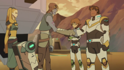 plutoverthis:  can we talk about how Pidge is staring at that goddamn robot like it’s her ex who cheated on her because I want to