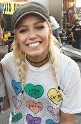 awjennamcdougall:  Jenna McDougall + random fan's photo 