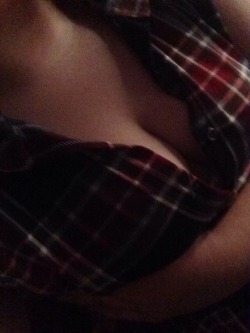 graceannlewis:  I loved how this shirt made my boobs look (; what would you do with me? kik: gracelewis19