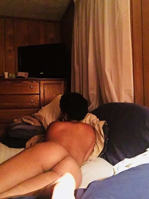 aghostofagirl: Am I warm enough for you?  (I was raining outside and I found so much peace in watching the droplets hit my window)  - Don’t remove the caption or my fake flowers will die. 