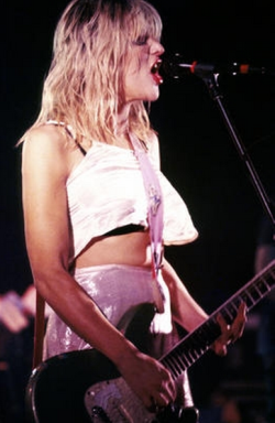 little-trouble-grrrl:  Courtney Love live