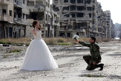 The-Cheshire-Cat-Grin:  Theonlyrani:  Sixpenceee:  Newlyweds Hassan And Nada Have
