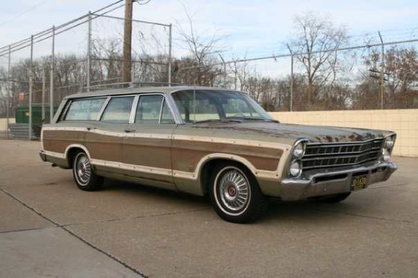 jeremylawson:  Adrian Clements’ one of one 1967 Ford Country Squire 4-door 5+4