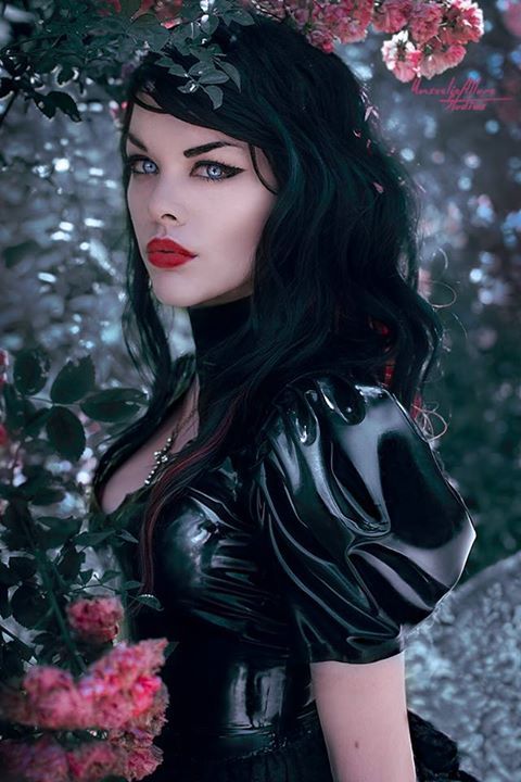 kassandraphoto:  Putting #SnowWhite to shame! Click LIKE if you wish you were her Prince Model: AXR. Photographer: Kassandra Leigh. Wardrobe: The Countess Noir line from Vengeance Designs. (via Kassandra Leigh - Timeline Photos) 