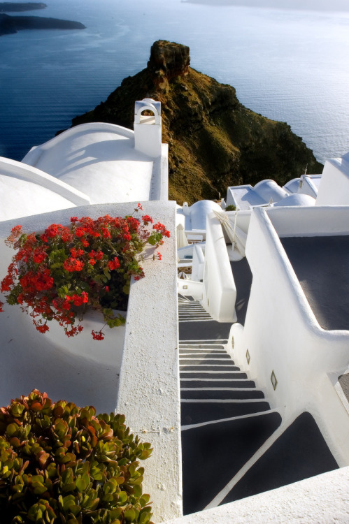 nuclears: lustcaliber:  breathtakingdestinations: Imerovigli - Santorini - Greece (von Tom Stoncel) 