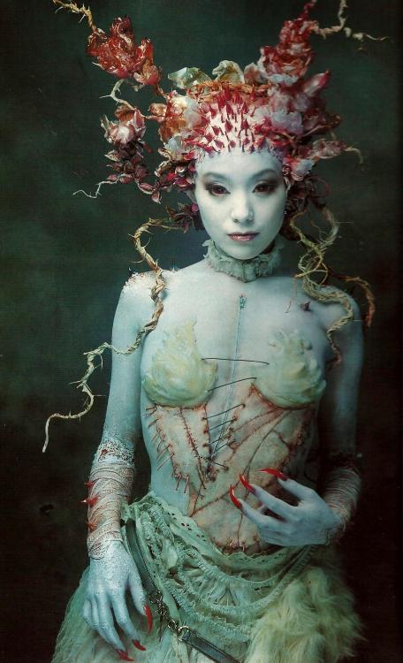 kyeoptakouhai:  Scanned from “A Complete Guide to Special Effects Makeup”.———————-https://www.facebook.com/IBSWGN 